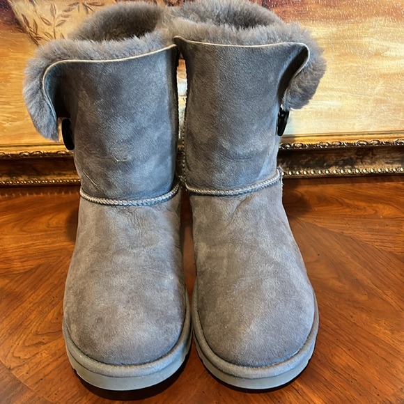 UGG Australia Bailey Button Gray Sheepskin  Winter Boots size 10 - Picture 3 of 13